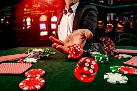 Aplikasi pop 77 menampilkan meja live-dealer dan menu navigasi